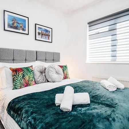 Heathrow 2-Bedroom Maisonette With Parking West Drayton  Dış mekan fotoğraf