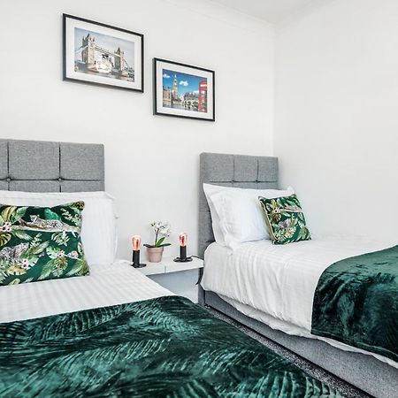 Heathrow 2-Bedroom Maisonette With Parking West Drayton  Dış mekan fotoğraf
