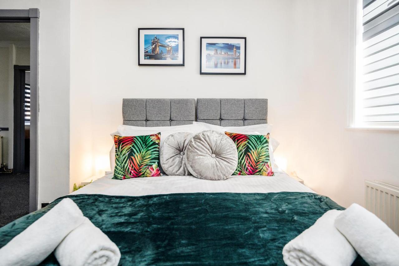Heathrow 2-Bedroom Maisonette With Parking West Drayton  Dış mekan fotoğraf