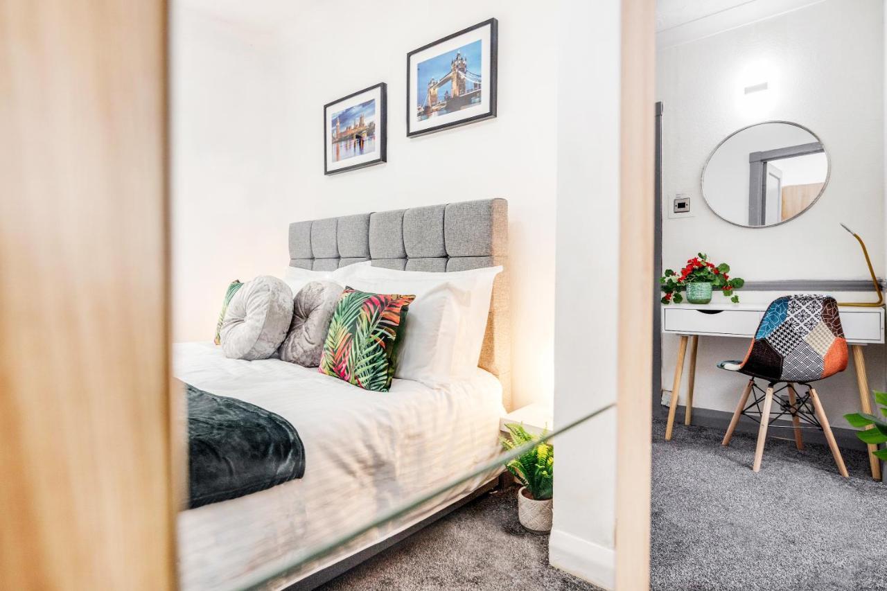 Heathrow 2-Bedroom Maisonette With Parking West Drayton  Dış mekan fotoğraf