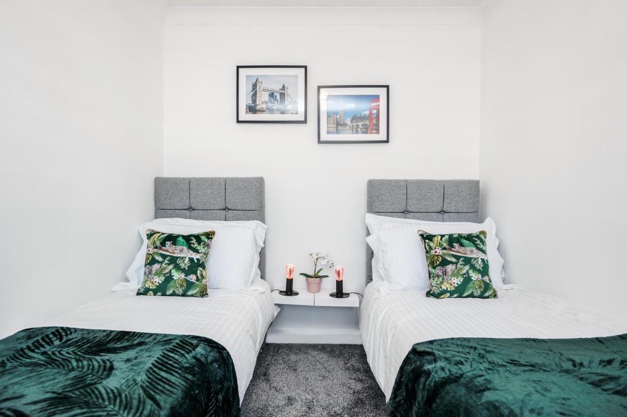 Heathrow 2-Bedroom Maisonette With Parking West Drayton  Dış mekan fotoğraf
