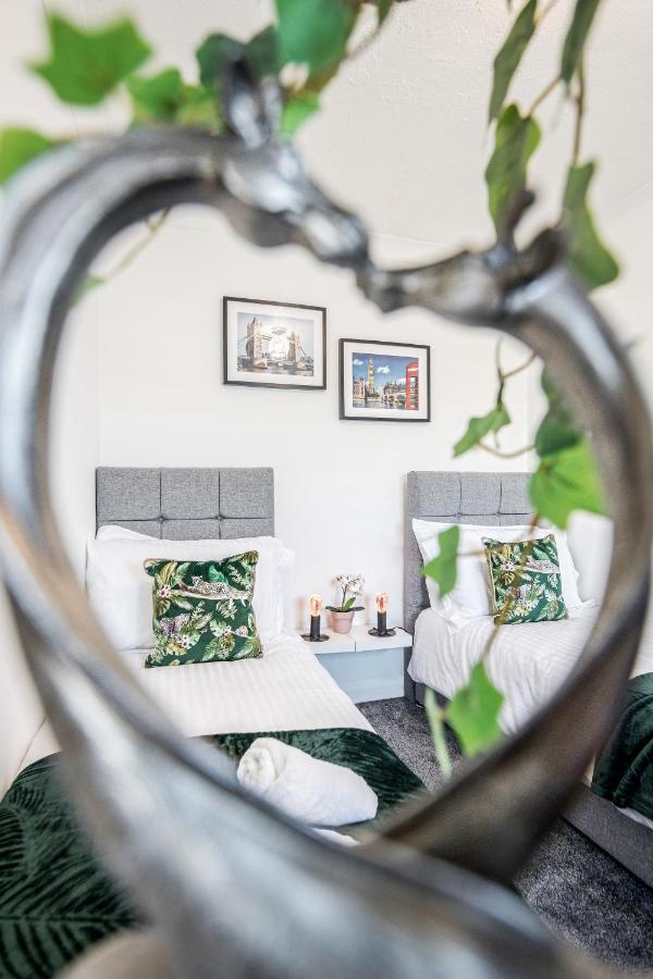 Heathrow 2-Bedroom Maisonette With Parking West Drayton  Dış mekan fotoğraf