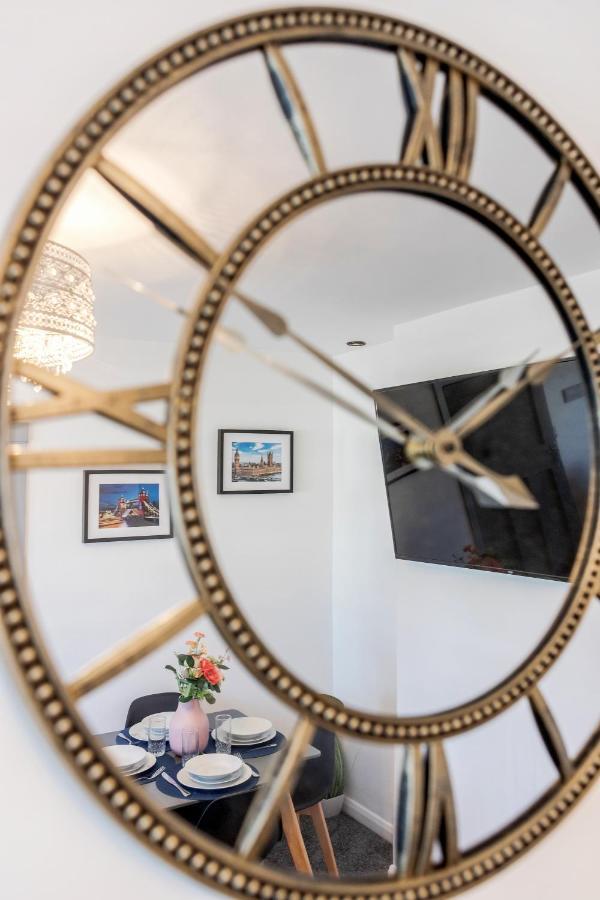 Heathrow 2-Bedroom Maisonette With Parking West Drayton  Dış mekan fotoğraf