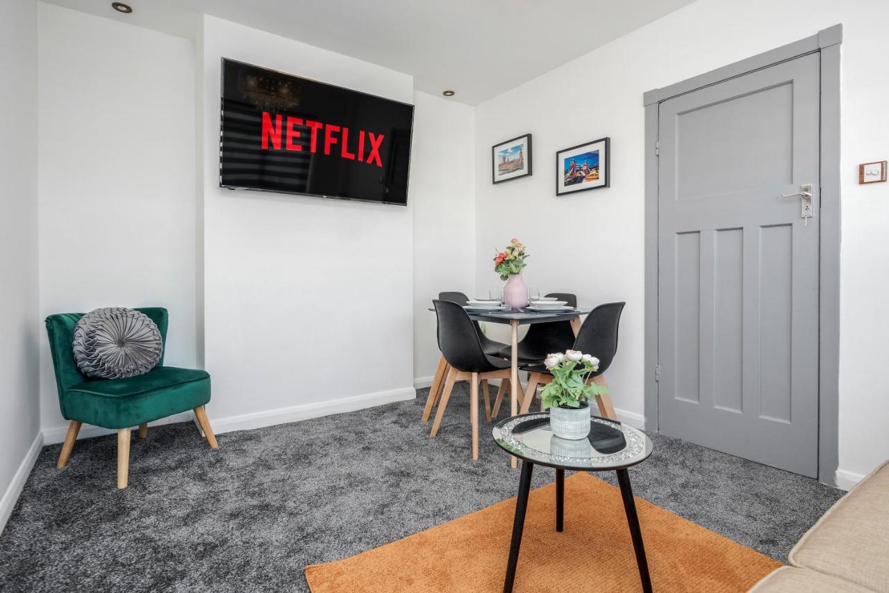 Heathrow 2-Bedroom Maisonette With Parking West Drayton  Dış mekan fotoğraf