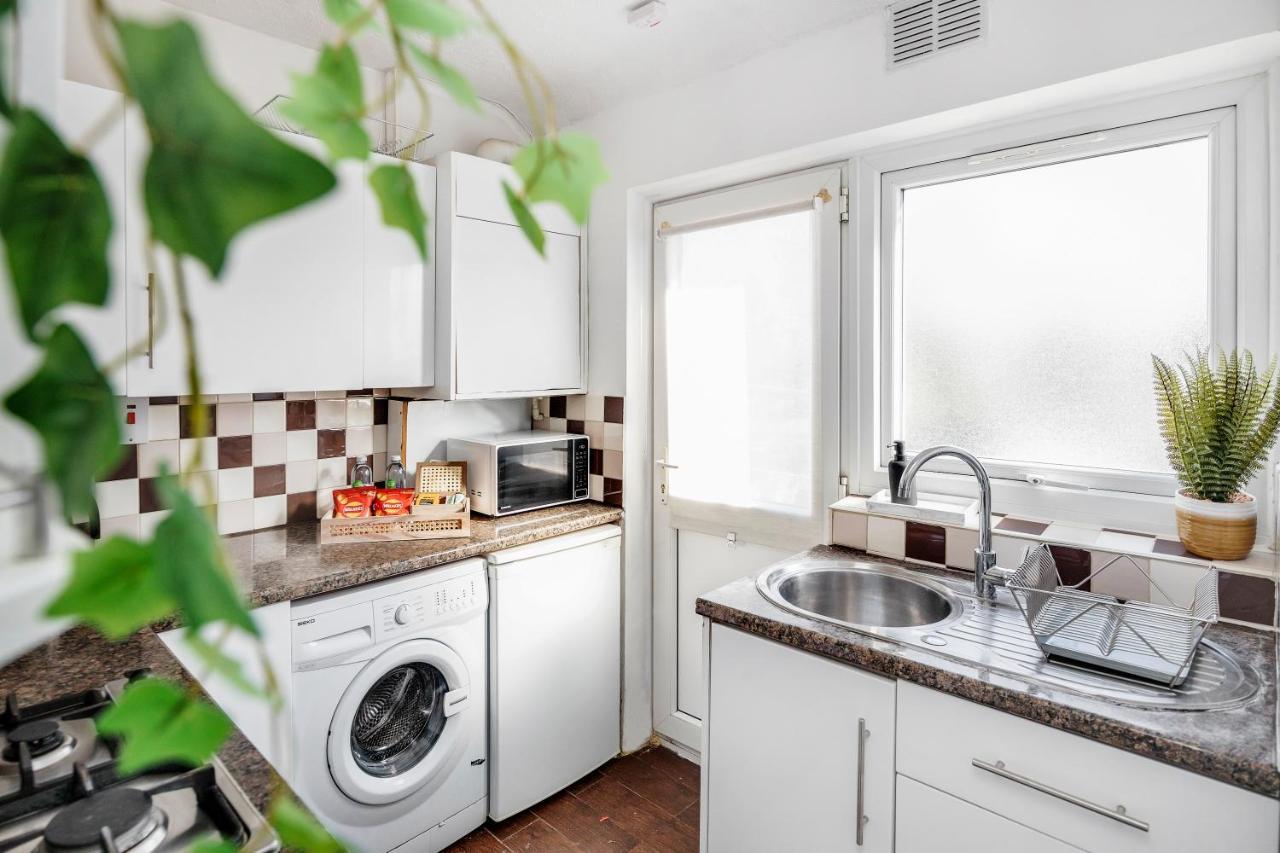 Heathrow 2-Bedroom Maisonette With Parking West Drayton  Dış mekan fotoğraf