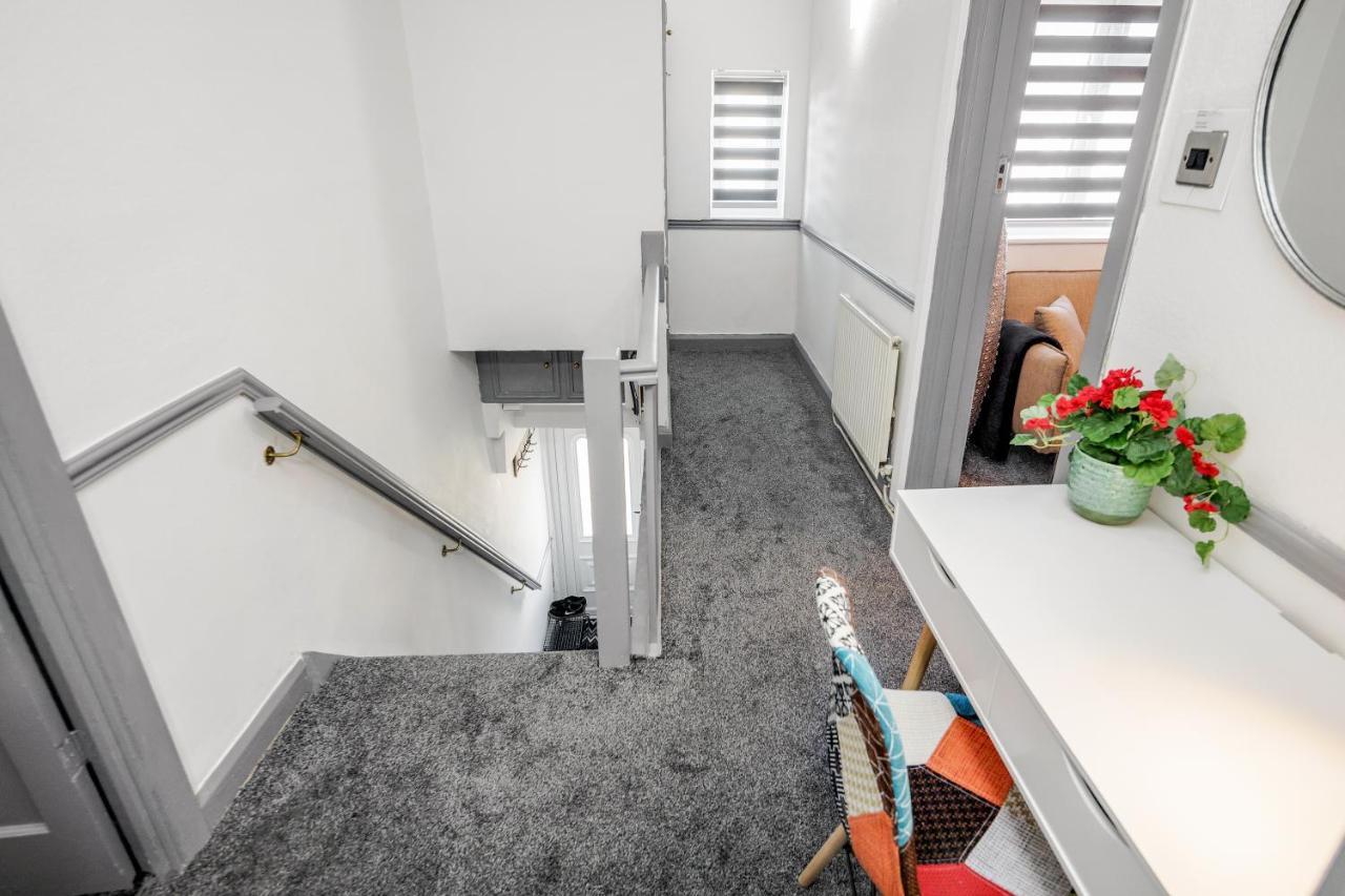 Heathrow 2-Bedroom Maisonette With Parking West Drayton  Dış mekan fotoğraf