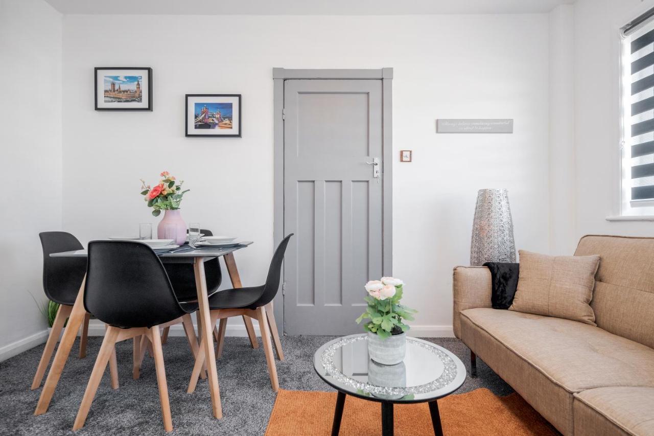 Heathrow 2-Bedroom Maisonette With Parking West Drayton  Dış mekan fotoğraf