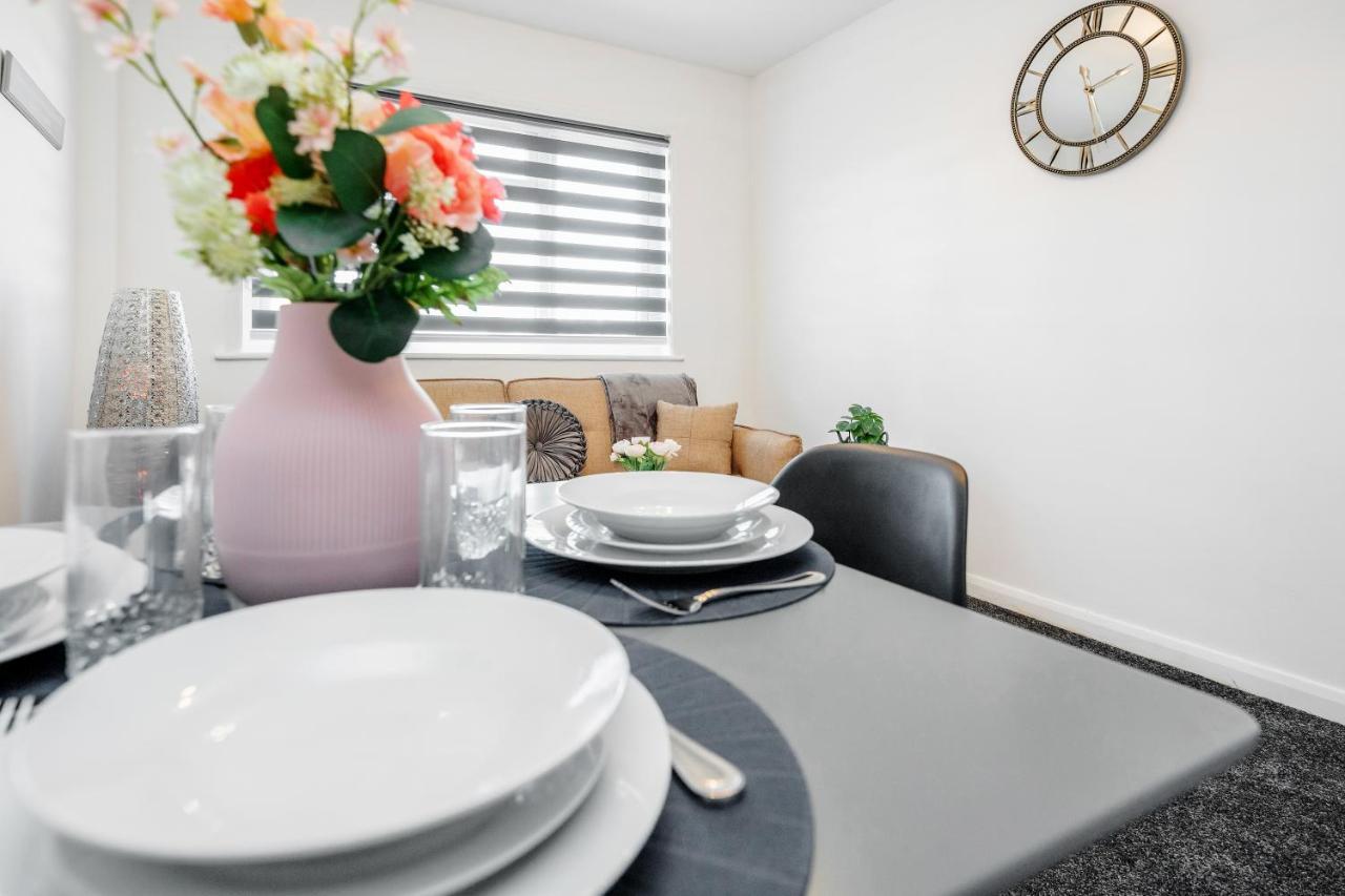 Heathrow 2-Bedroom Maisonette With Parking West Drayton  Dış mekan fotoğraf